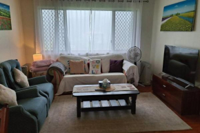 Entire 3 bdrm Cottage just off Gallery Walk Mt Tambo